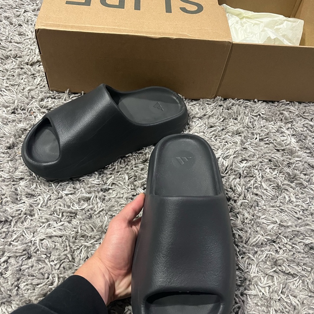 Yeezy slide onyx size 10 - Picture 4 of 13